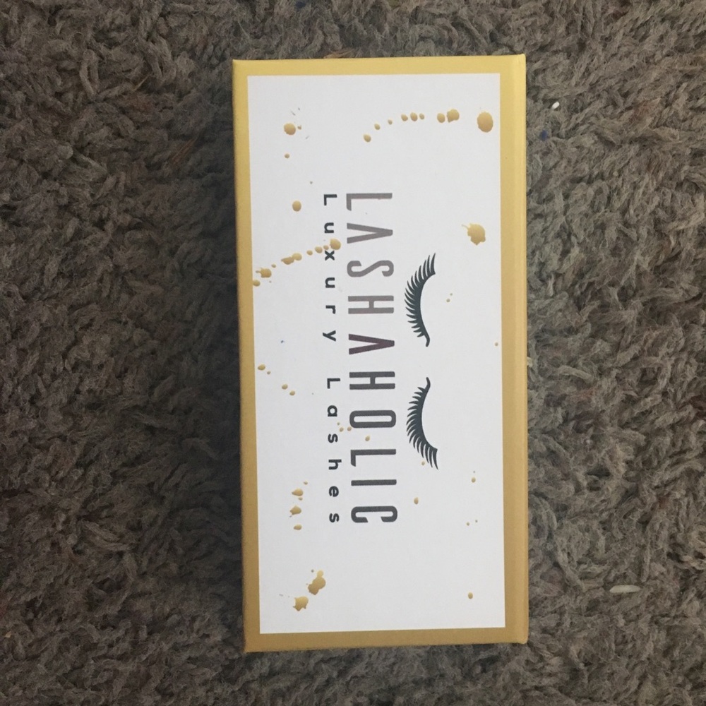 Lashaholic Luxury Lashes